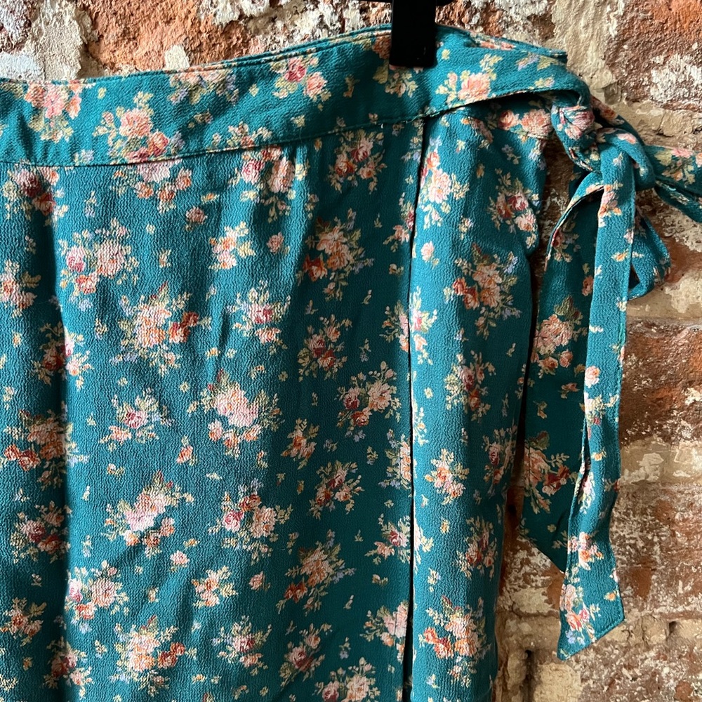 AMERICAN EAGLE Wrap tie mini skirt vintage teal floral - Picture 4 of 5